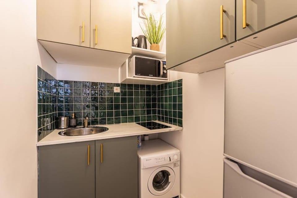 GARE DE LYON 12e, suite 1 chambre 2 à 4P Apartment in Paris