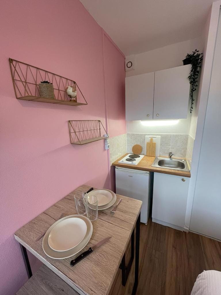 Rose, Studio proche centre ville Apartment in Caen