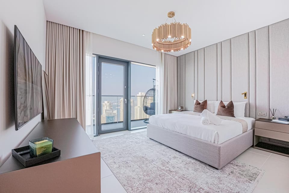 Bed, Seating area, Bedroom