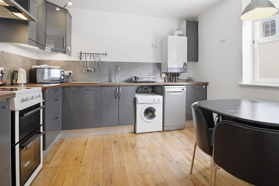 Breakfast, Dinner, Dinner, dishwasher, microwave, stove, toaster, washing machine, kitchen, kitchen
