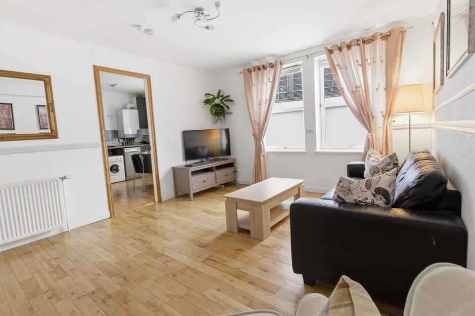 TV and multimedia, Living room, City view