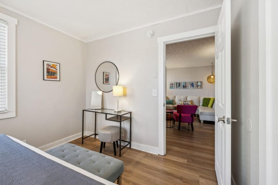 Photo of the whole room, Bedroom