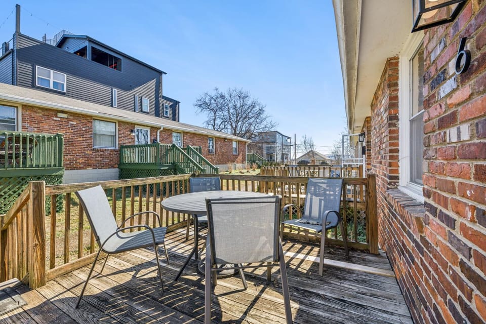 Property building, Patio, Day, Balcony/Terrace