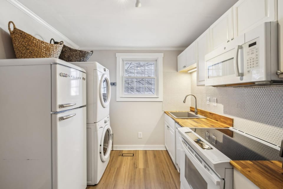 Kitchen or kitchenette, dishwasher, oven, stove, toaster, washing machine, dryer