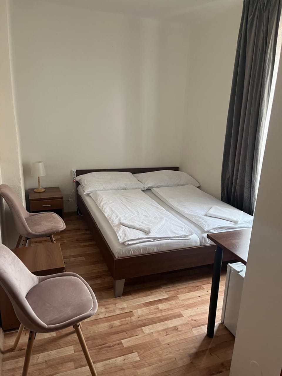 Bed, Living room, Photo of the whole room, Seating area, Bedroom