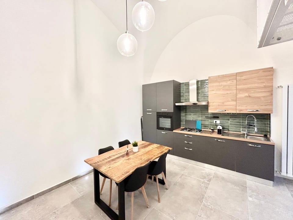 Kitchen or kitchenette, Dining area, pet friendly, stove