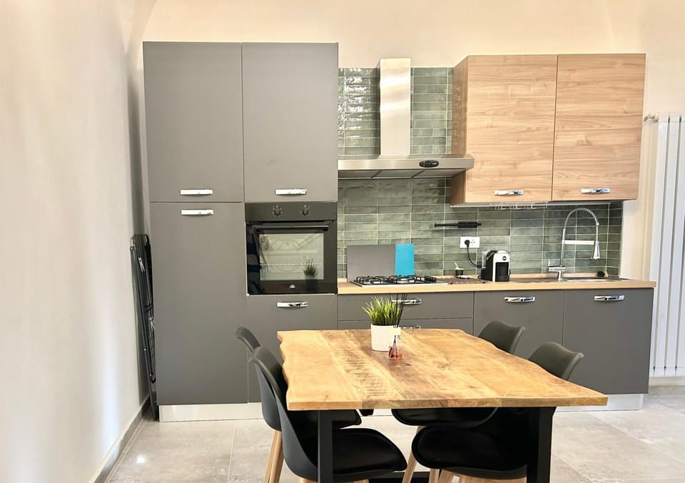 Kitchen or kitchenette, Dining area, pet friendly, stove