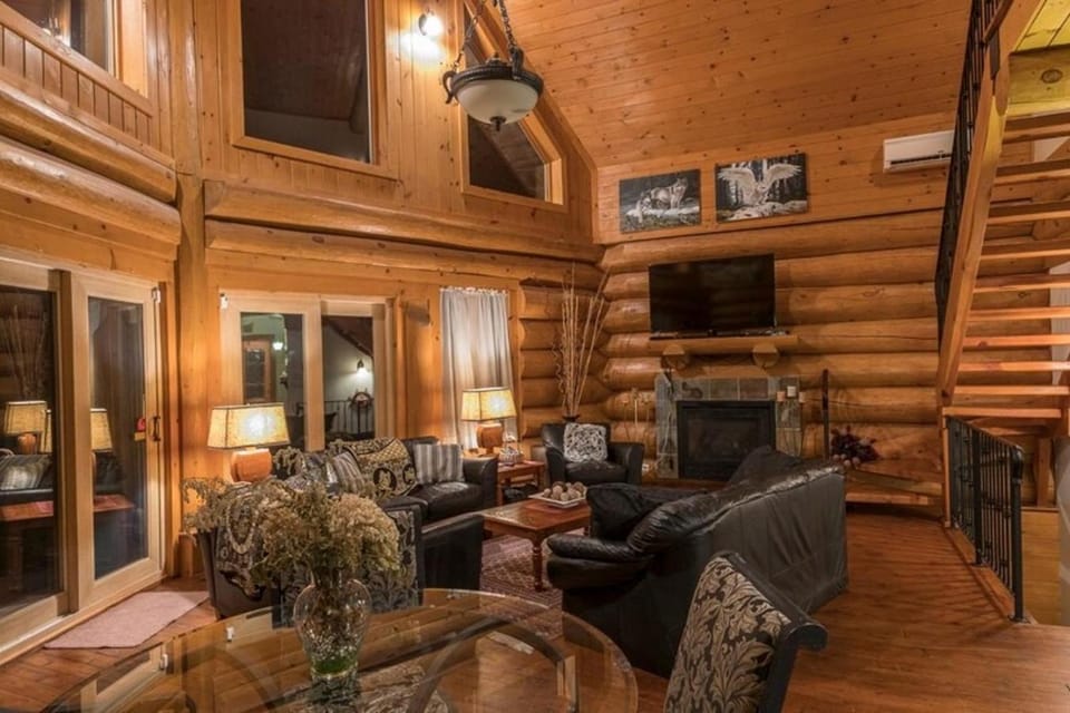 Spa - View - Scandinave chalet- Héritage Nature Chalet in Morin-Heights