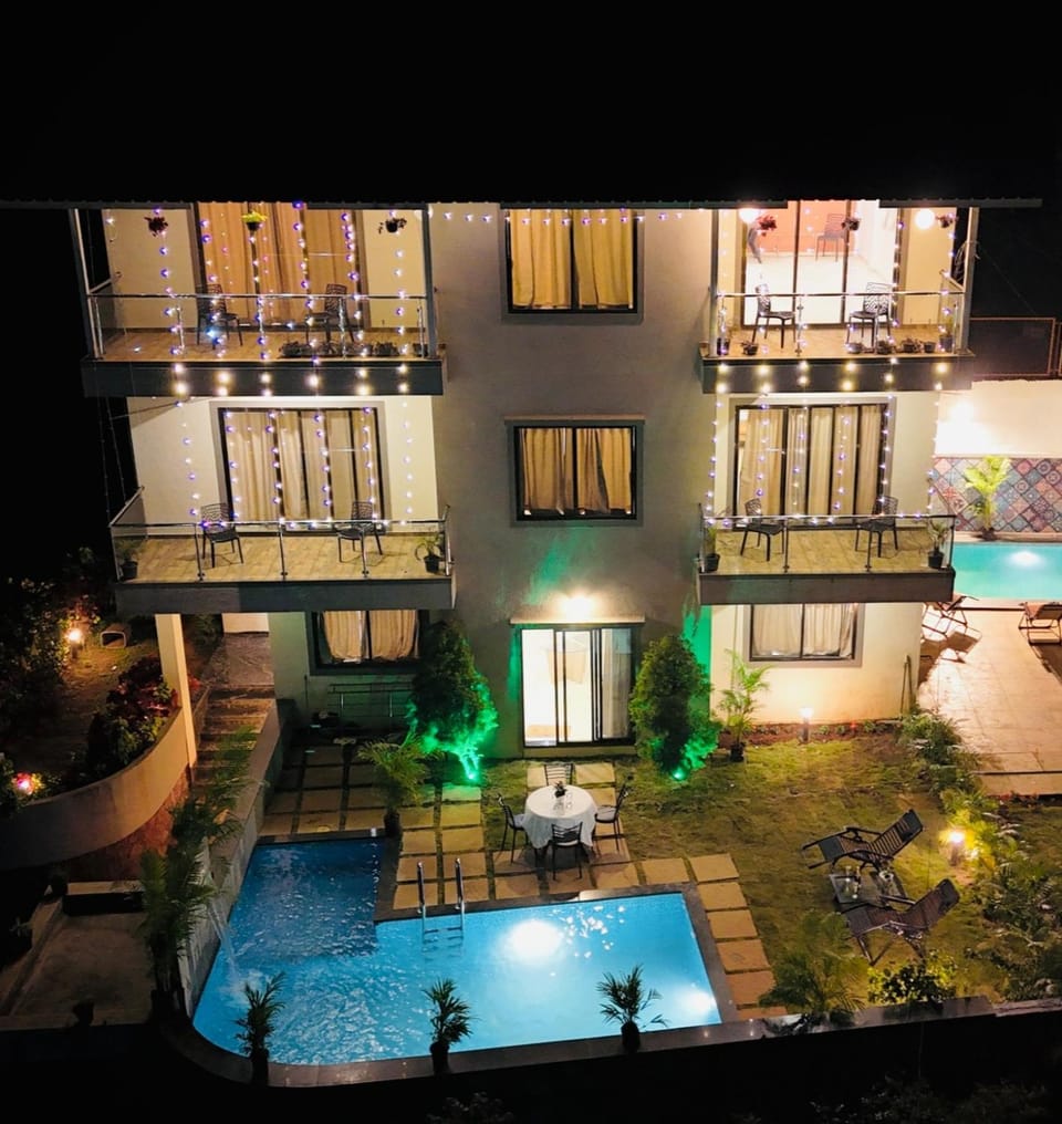 Property building, Patio, Night, Garden, View (from property/room), Balcony/Terrace, Garden view, Pool view, Swimming pool, sunbed