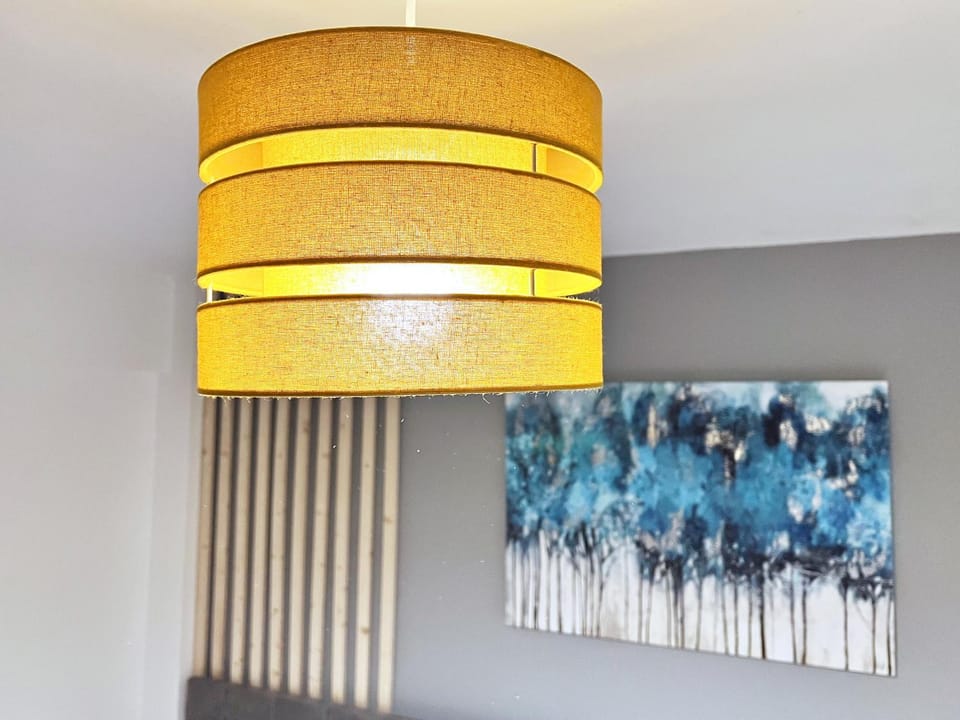 Centrally Located 3 Bed -Sleeps 9 - Free Parking Apartment in London Borough of Southwark