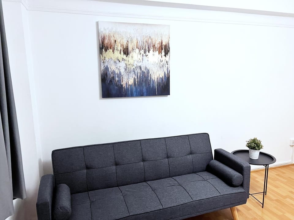 Centrally Located 3 Bed -Sleeps 9 - Free Parking Apartment in London Borough of Southwark