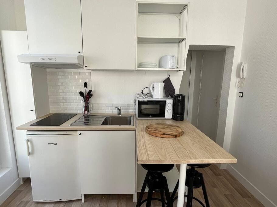 Iris YourHostHelper Apartment in Caen