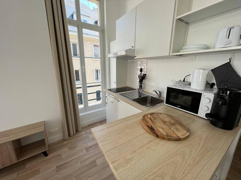 Iris YourHostHelper Apartment in Caen