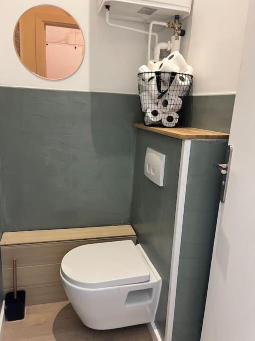 VIEUX PORT, FÉRREOL 6ème, appartement 8 personnes Apartment in Marseille