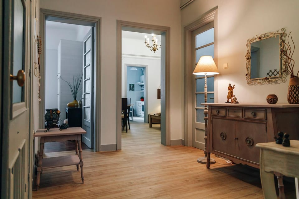 Monastiraki-Psiri, Old Town with spacious court yard Apartment in Athens