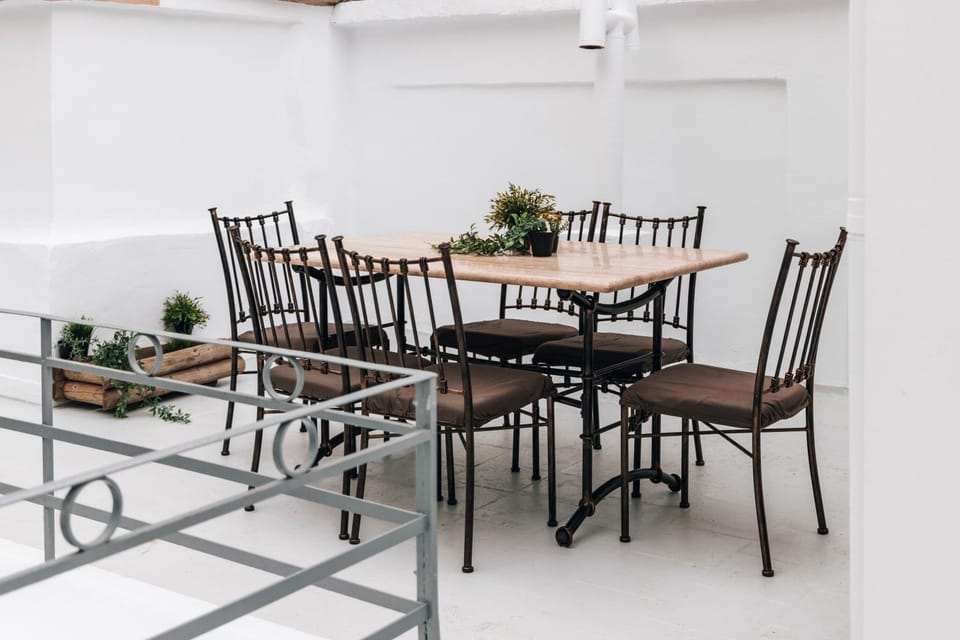 Monastiraki-Psiri, Old Town with spacious court yard Apartment in Athens