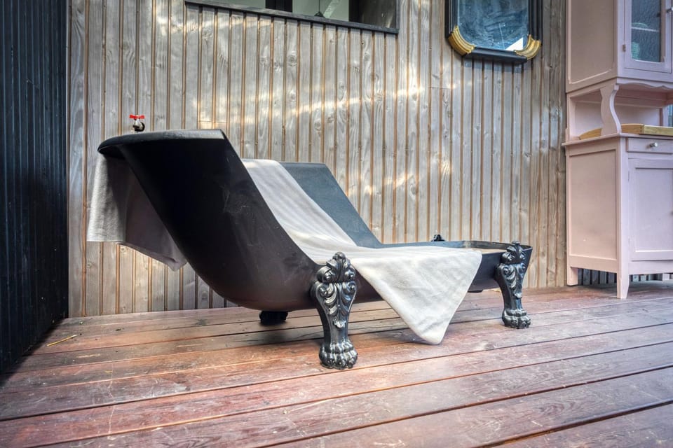 Day, Living room, Seating area