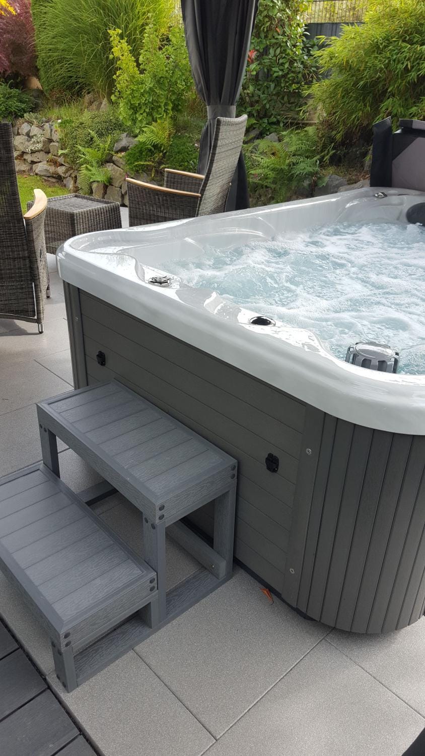 Property building, Hot Tub