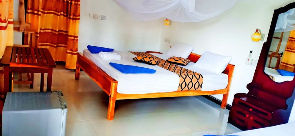 Bed, Photo of the whole room, bunk bed