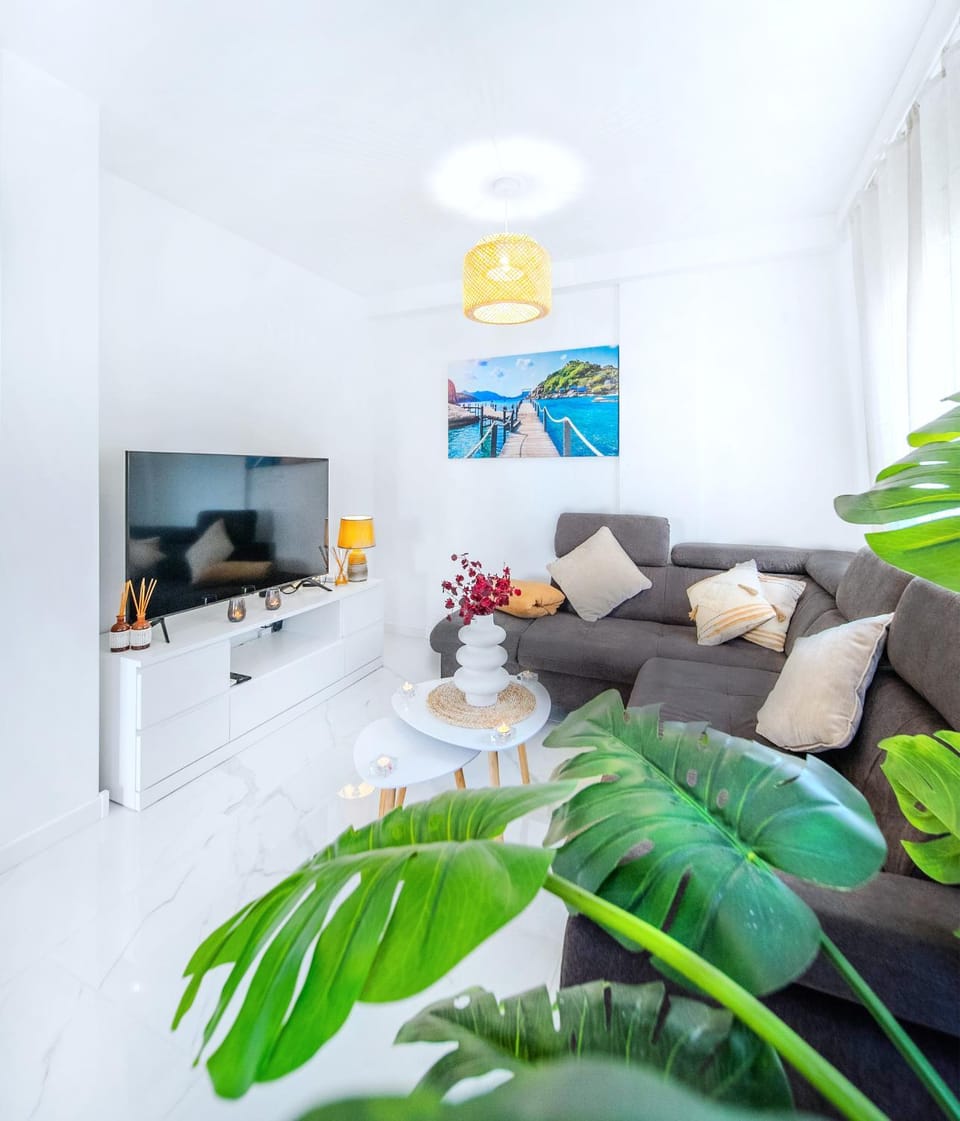 Casa Mario, La Zenia Boulevard area,fantastic 2 bedrooms, 2 bathrooms house with communal swimming pool and barbecue Apartment in Vega Baja del Segura
