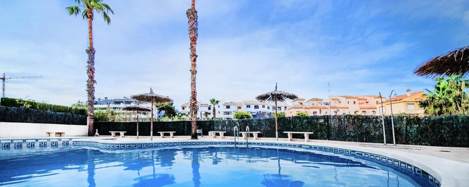Casa Mario, La Zenia Boulevard area,fantastic 2 bedrooms, 2 bathrooms house with communal swimming pool and barbecue Apartment in Vega Baja del Segura