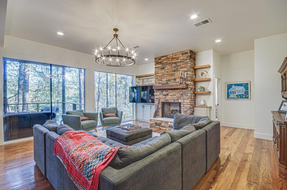 Waterfront Home w/ 3 Decks, Fire Pits and Hot Tub! House in Mississippi