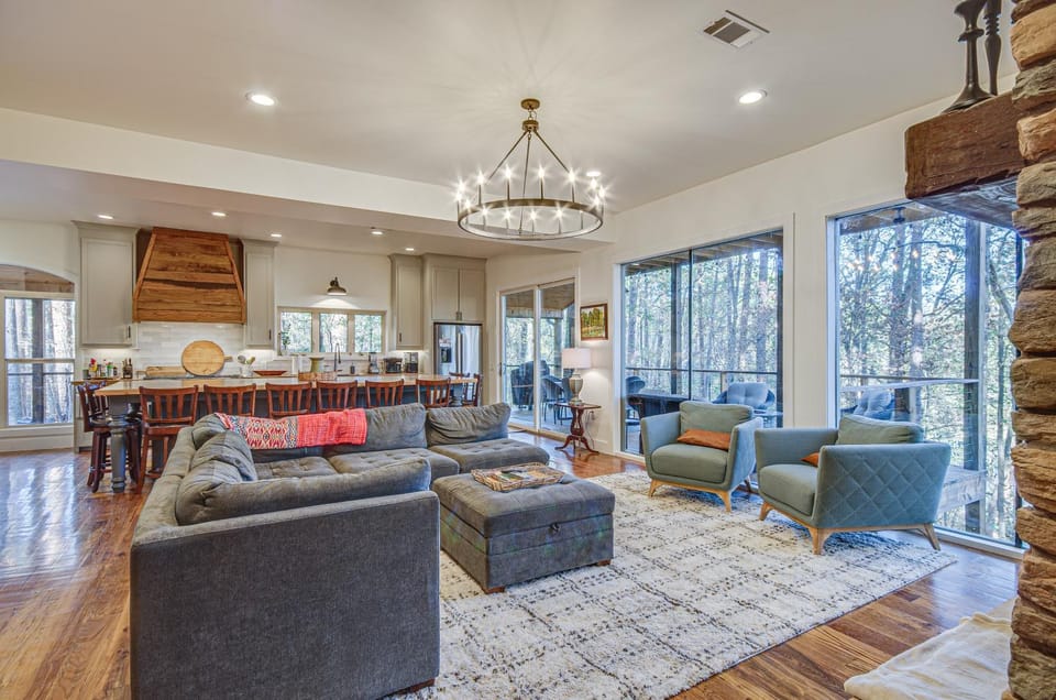 Waterfront Home w/ 3 Decks, Fire Pits and Hot Tub! House in Mississippi