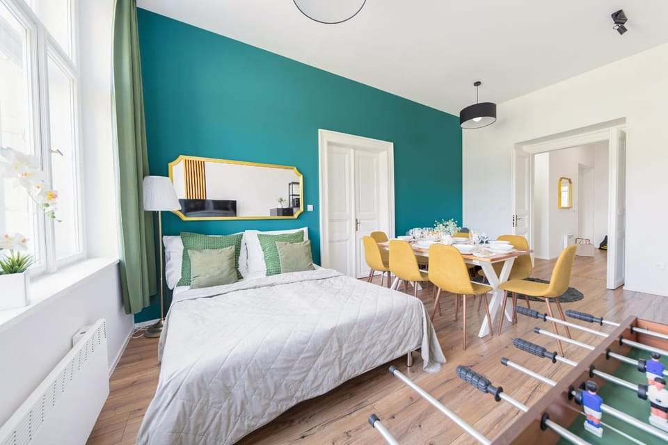 Bed, Living room, Seating area