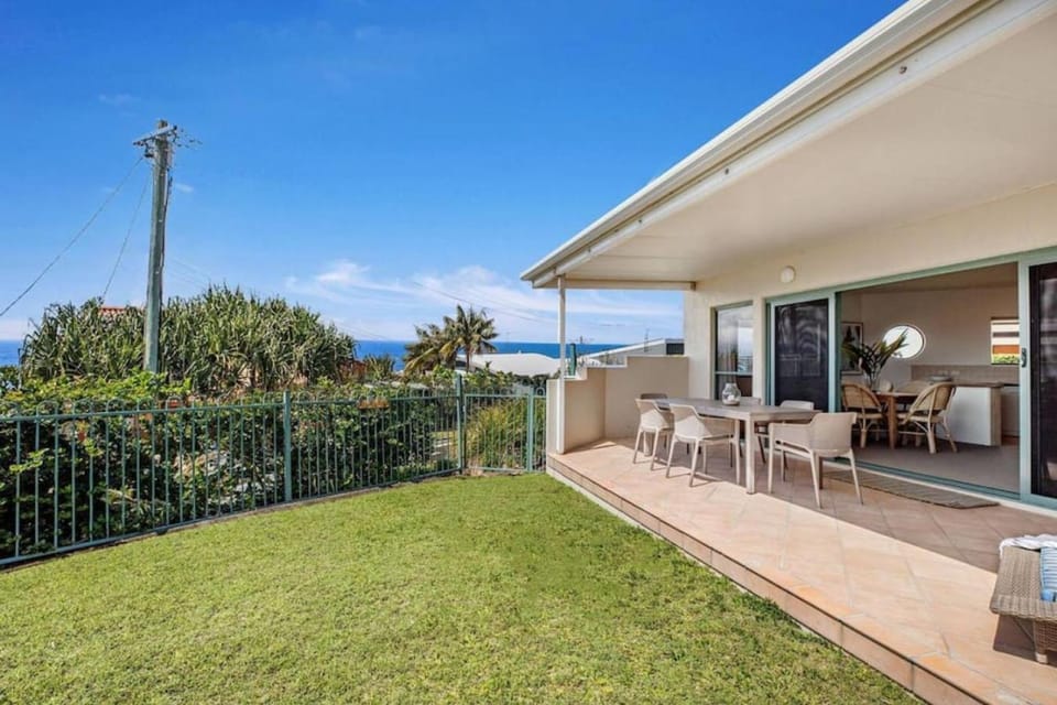 Tingira - Idyllic entertainer on the beach Apartment in Sunrise Beach