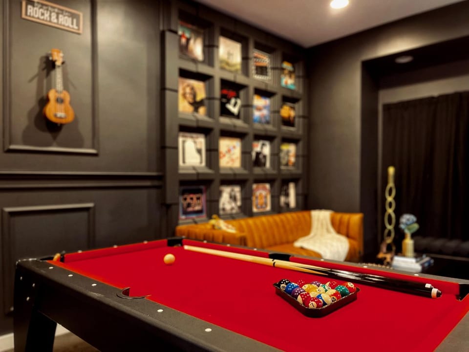 Billiard, Game Room, Living room
