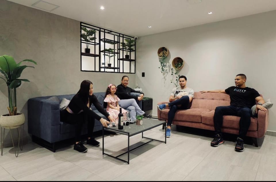 Casa Moderna Laureles con Jacuzzi y 7 Baños House in Medellin
