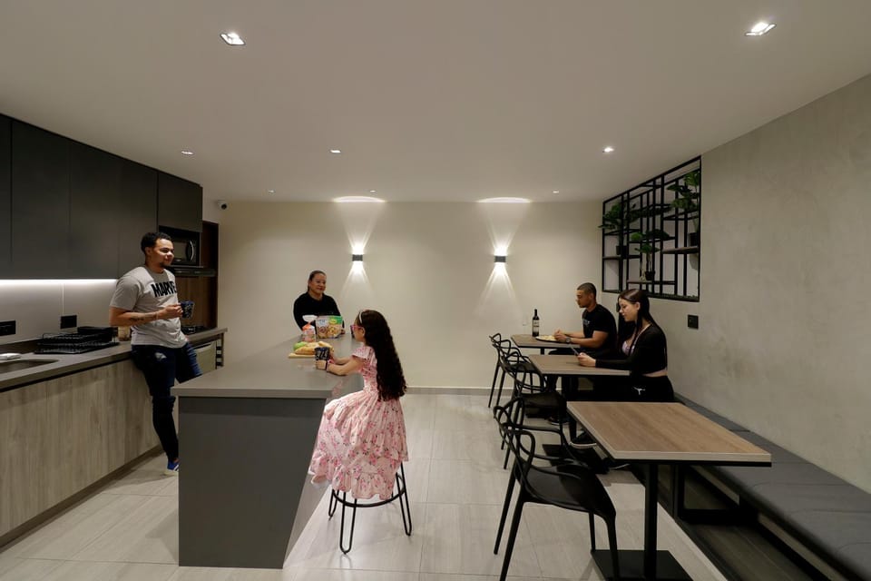 Casa Moderna Laureles con Jacuzzi y 7 Baños House in Medellin