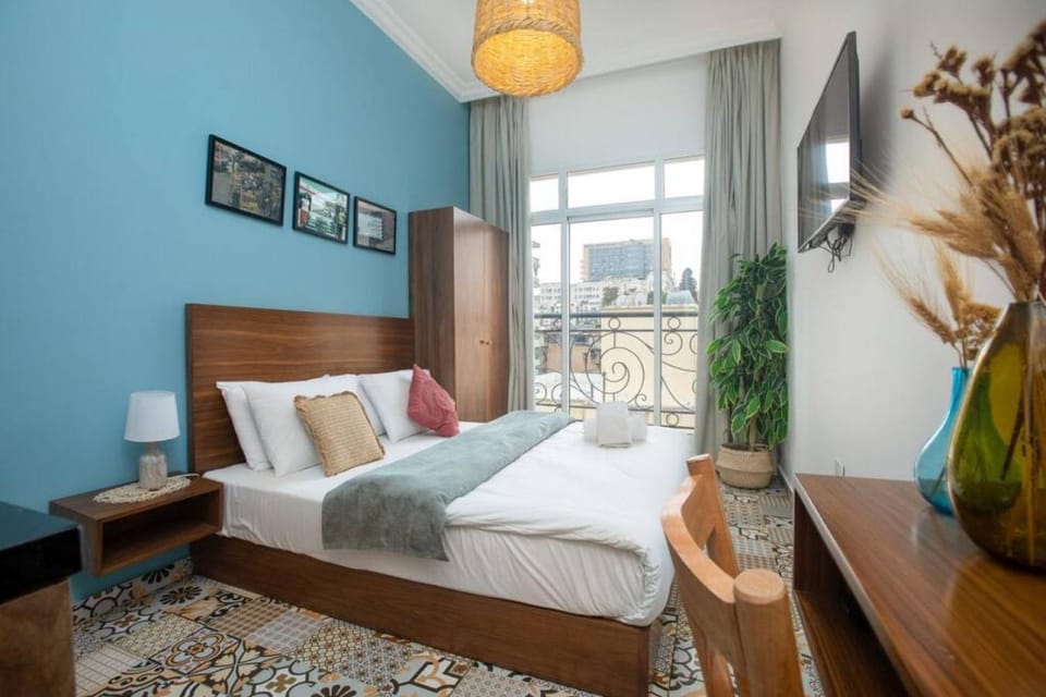Bed, TV and multimedia, Photo of the whole room, towels