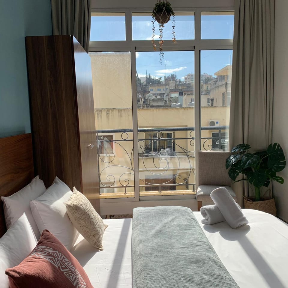 Bed, towels