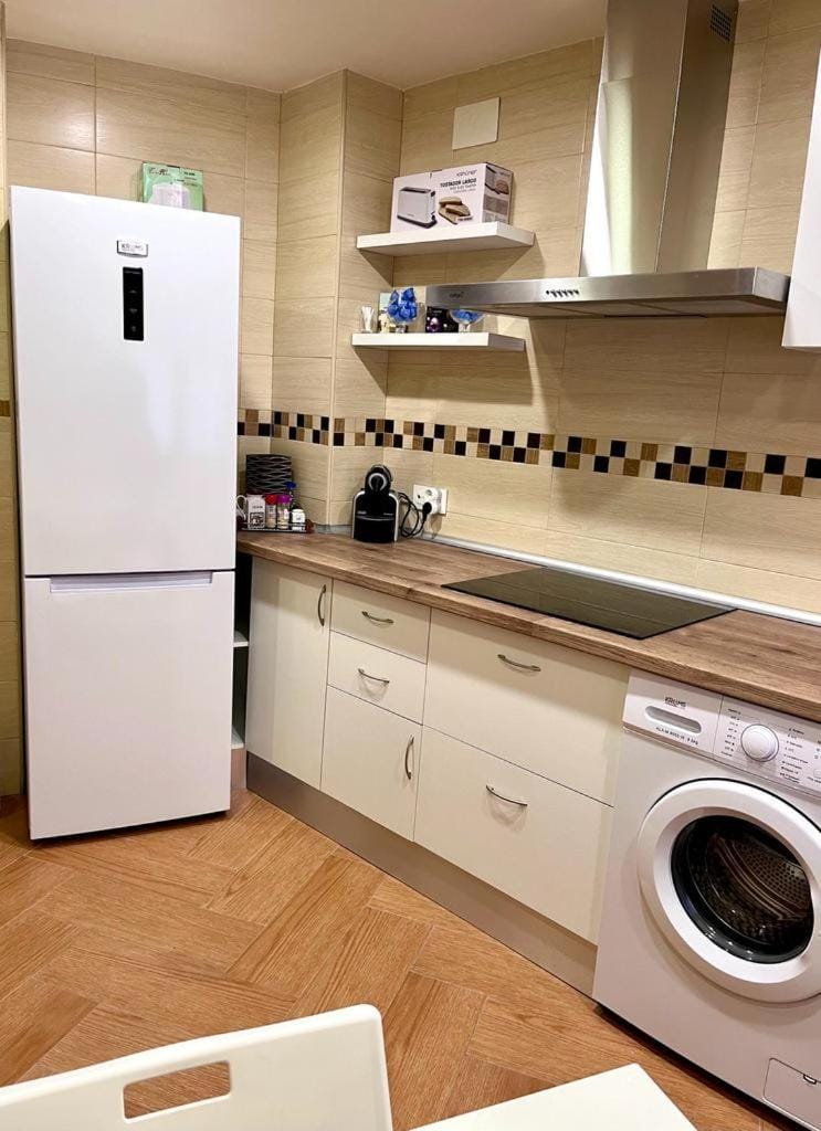 Kitchen or kitchenette, pet friendly, stove, toaster, washing machine