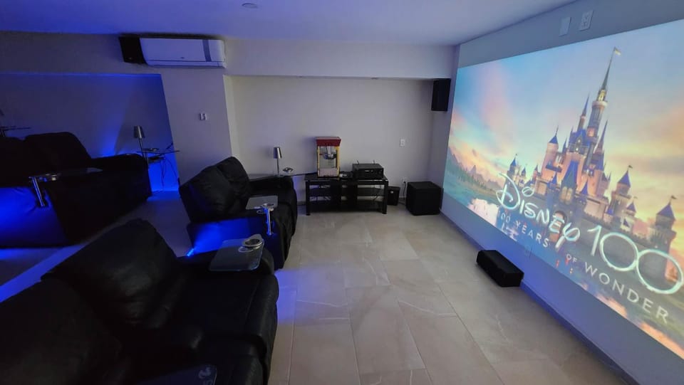 Communal lounge/ TV room, TV and multimedia, Evening entertainment