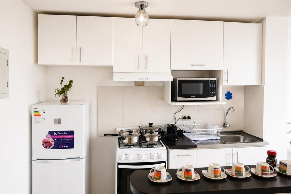 Kitchen or kitchenette, Food and drinks, toaster