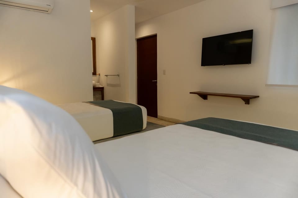 Bed, TV and multimedia, Photo of the whole room, Bedroom, air conditioner