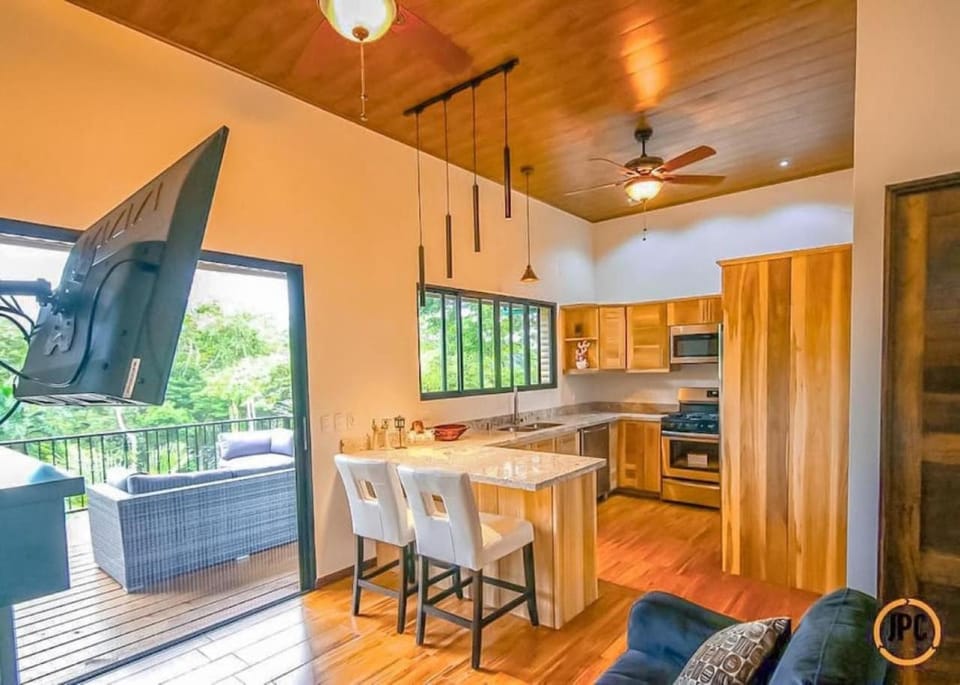 TV and multimedia, Kitchen or kitchenette, Dining area, dishwasher, minibar, pet friendly, stove