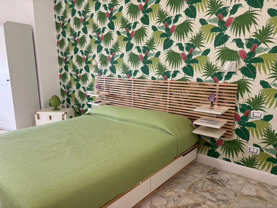 Bed, Photo of the whole room, Decorative detail, Bedroom