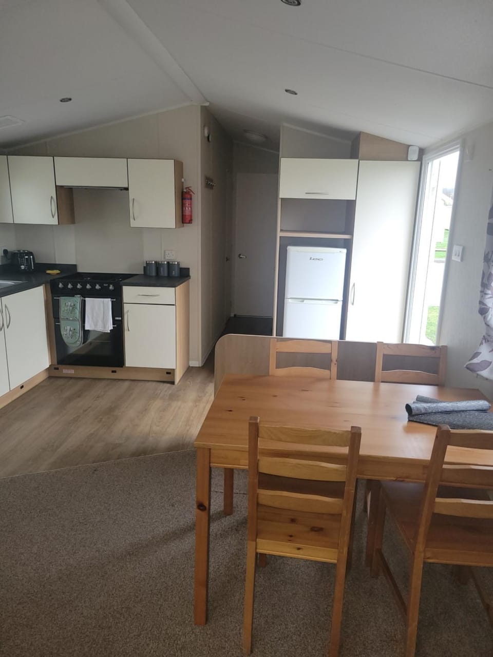 Cozy Caravan Near Edinburgh House in Scotland