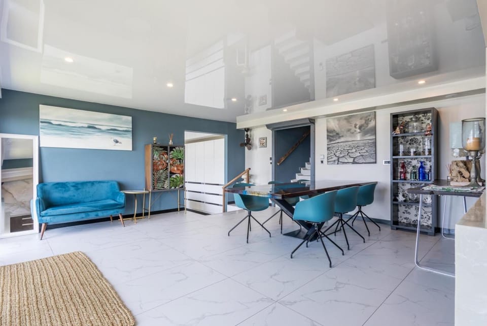 Dining area, kitchen
