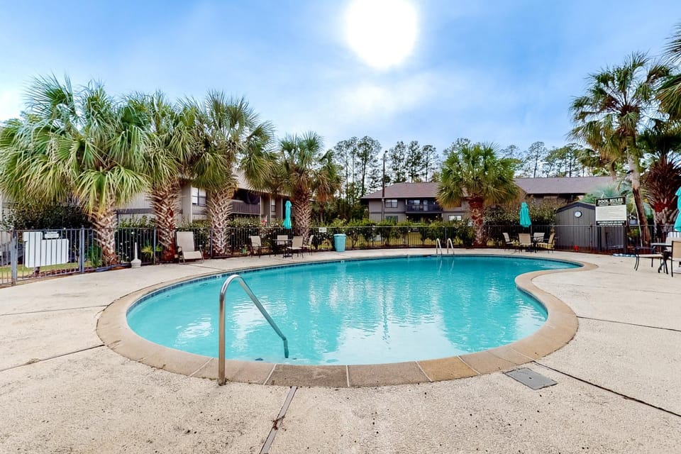 Lanai Village Condo with Pool and Tennis! Dog Friendly Apartment in Diamondhead