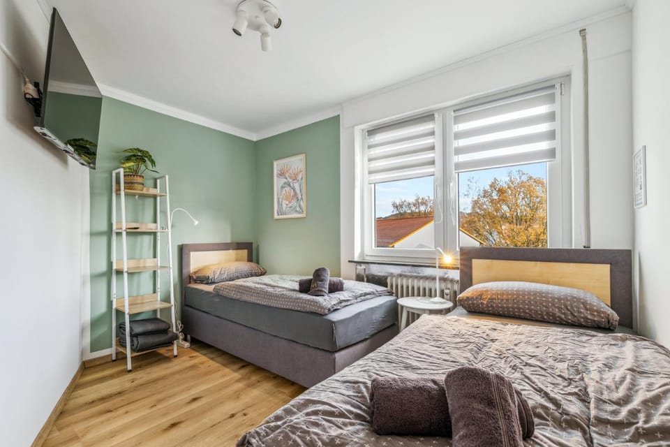 Bed, TV and multimedia, Bedroom, wardrobe