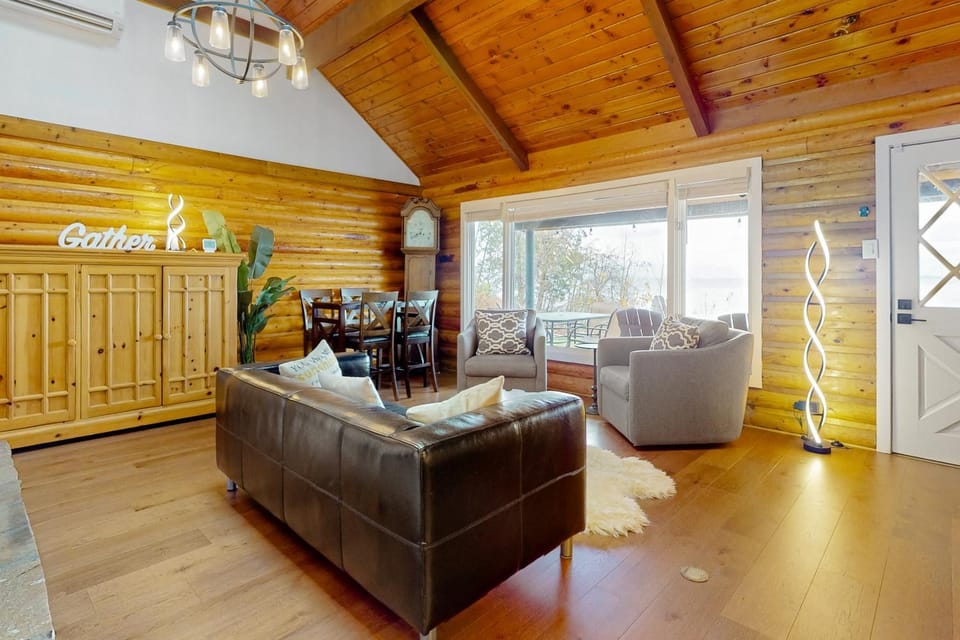 Semiahmoo Bay Splendor House in Birch Bay
