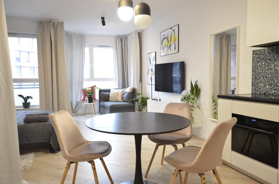 Communal lounge/ TV room, TV and multimedia, Living room, Seating area, Dining area