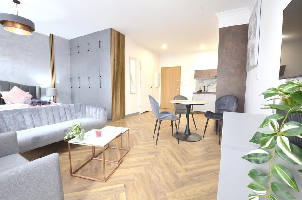 Private parking, secure building - Central apartments Old Town & Main Station Apartment in Gdansk