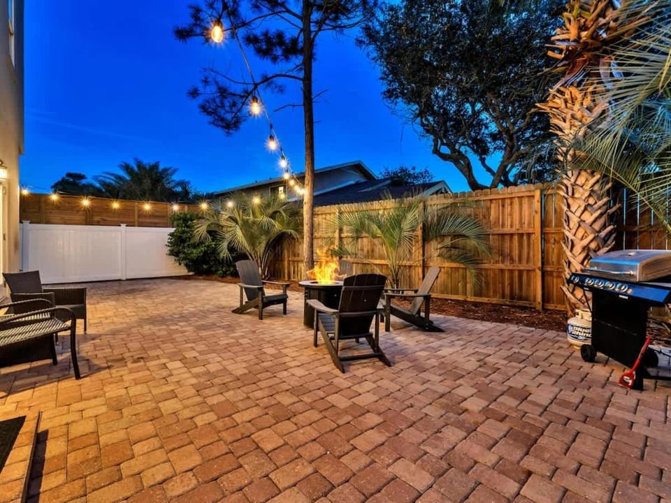 Patio, Night