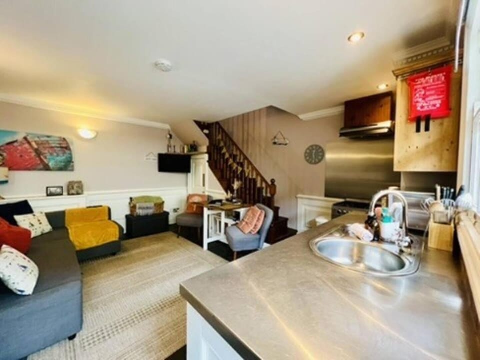 Converted Stables Cottage, Central Manningtree House in Tendring District