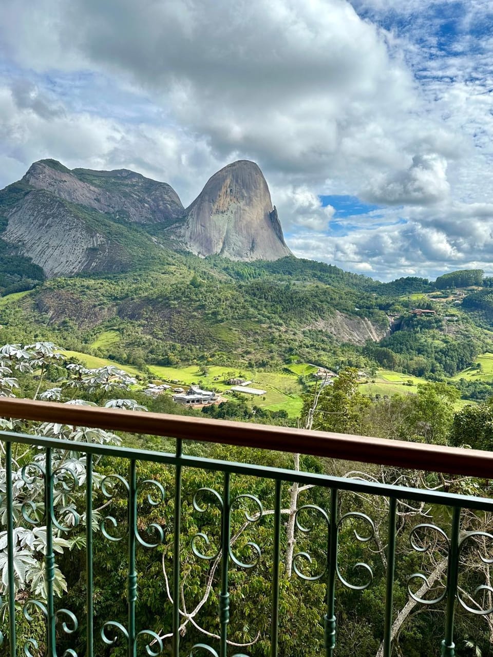 Suíte Vista Azul - Frente para Pedra Azul Apartment hotel in State of Espírito Santo, Brazil